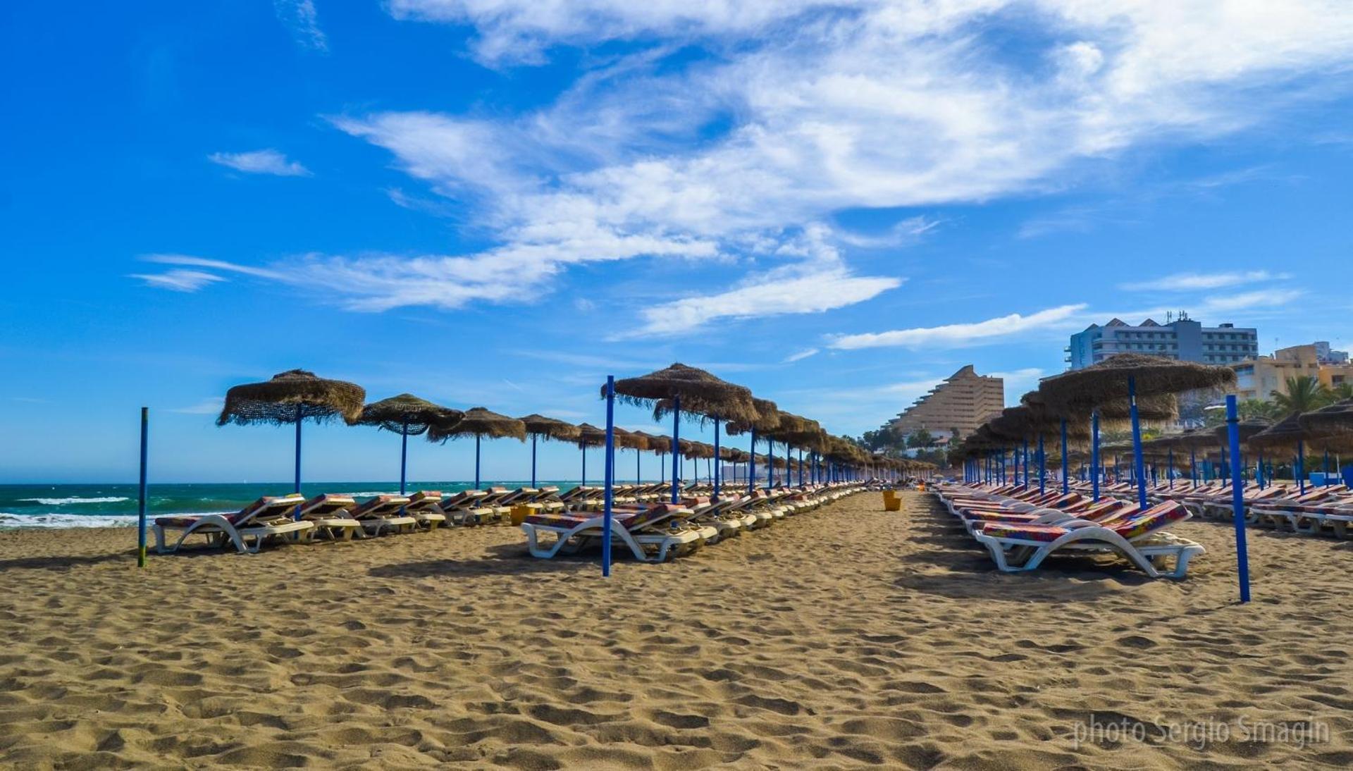 Apartamentos Los Cisnes - 2º Linea De Playa - Perfecta Ubicacion Benalmádena Dış mekan fotoğraf
